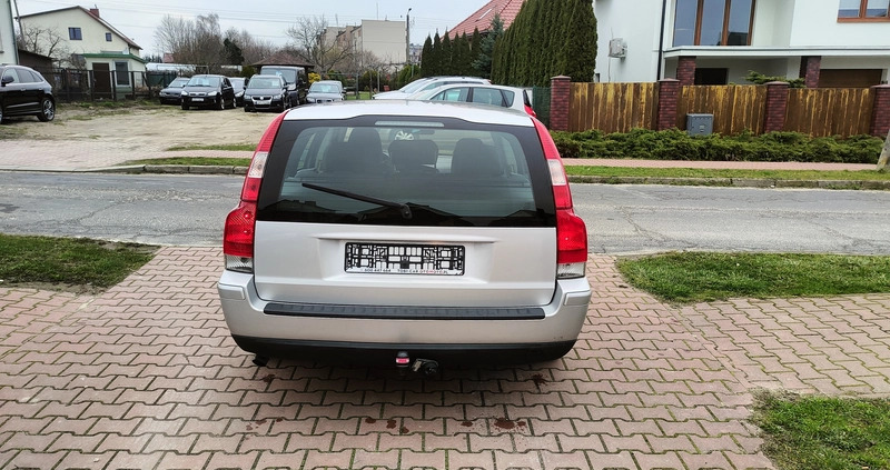 Volvo V70 cena 12999 przebieg: 249000, rok produkcji 2005 z Wieruszów małe 667